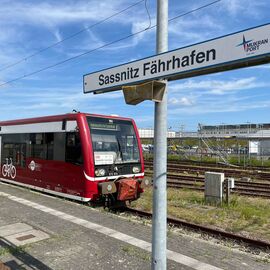 Einfahrender Zug Mukran Port